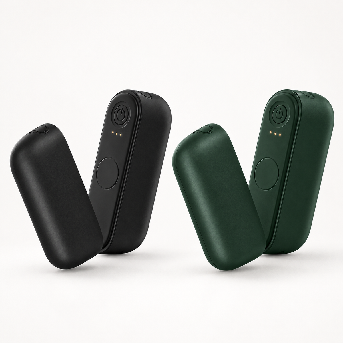 Chauffe-mains rechargeables HeatSnap Duo noirs et vert foncé, présentés côte à côte en deux modules séparables.